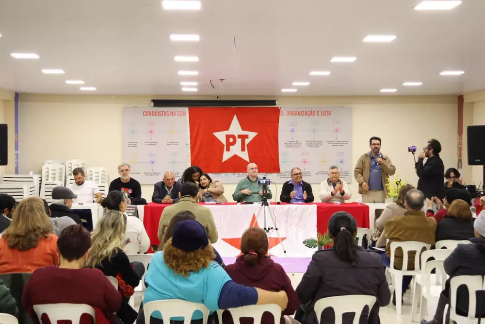 Sucessão de Lula e aliança com PSDB: PT enfrenta dilemas em reunião estratégica