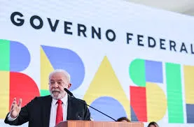 Governo Lula tenta conter crise energética com aumento de etanol e controle de custos