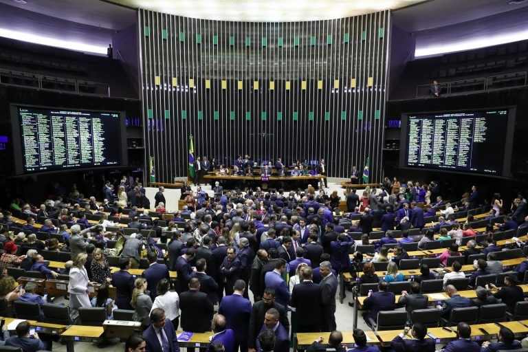 Câmara analisa nomes para Tribunal de Contas da União; acompanhe