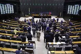 Senado decide hoje aumento de deputados, ignorando protestos e impacto fiscal