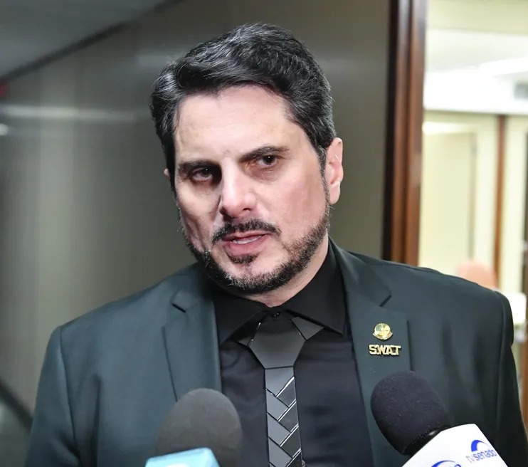 Do Val recua e diz que proposta de 