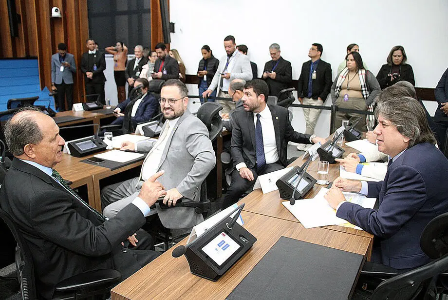 Deputados governistas divididos sobre estratégia eleitoral para 2026