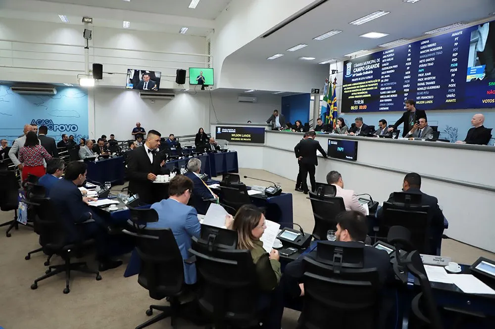 Vereadores aprovam lei que obriga ar-condicionado nos novos ônibus em Campo Grande