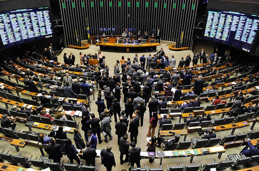 Congresso pede aumento salarial para deputados e senadores