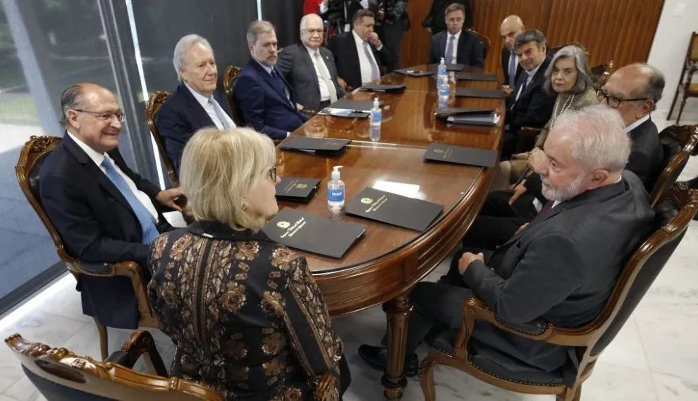 Vergonha nacional: maioria dos brasileiros reprova STF, Lula e Congresso