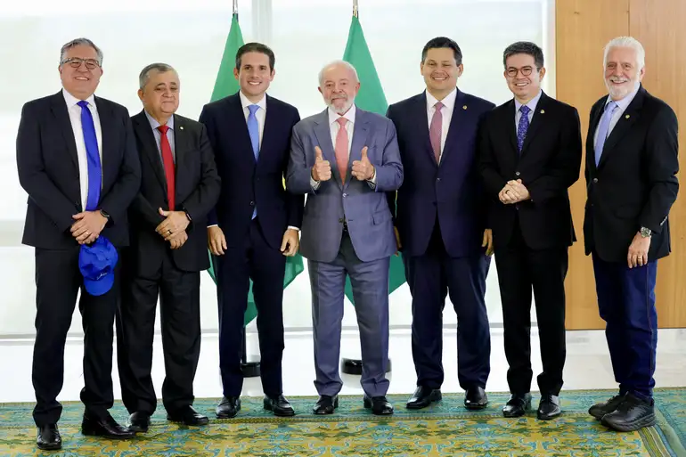 Congresso derruba IOF e expõe fragilidade de Lula diante de aliados infiéis