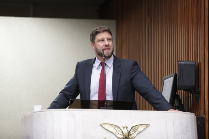 Deputado Requião Filho sugere implantar protocolo de proteção às mulheres