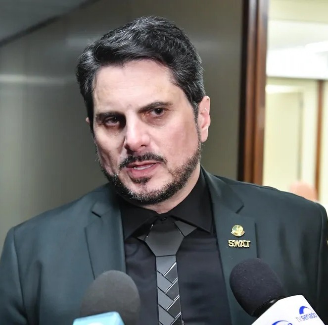 Do Val afirma que foi orientado por Moraes para reunião com Bolsonaro