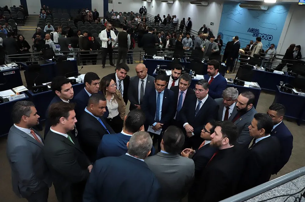 Vereadores de Campo Grande votam projetos sobre emprego jovem, Natal de Luz e atendimento ao cidadão