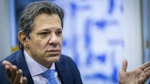 Haddad acusa família Bolsonaro de conspirar contra o Brasil e provocar tarifa de Trump