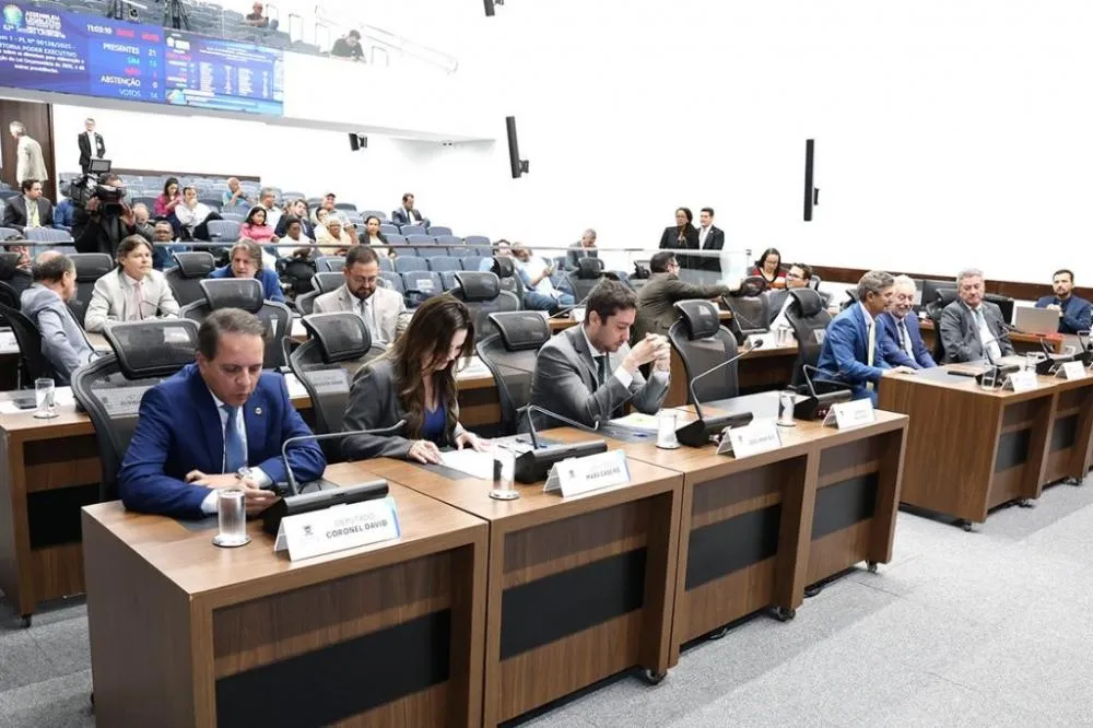 Assembleia Legislativa vota criação de cadastro de crimes sexuais e medidas para alunos com TEA