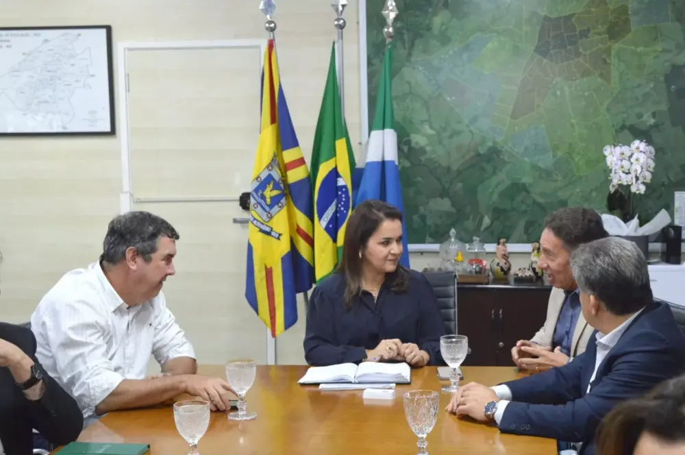 Adriane mobiliza Riedel e Gerson Claro para anunciar pacote de obras milionário nos 126 anos de Campo Grande