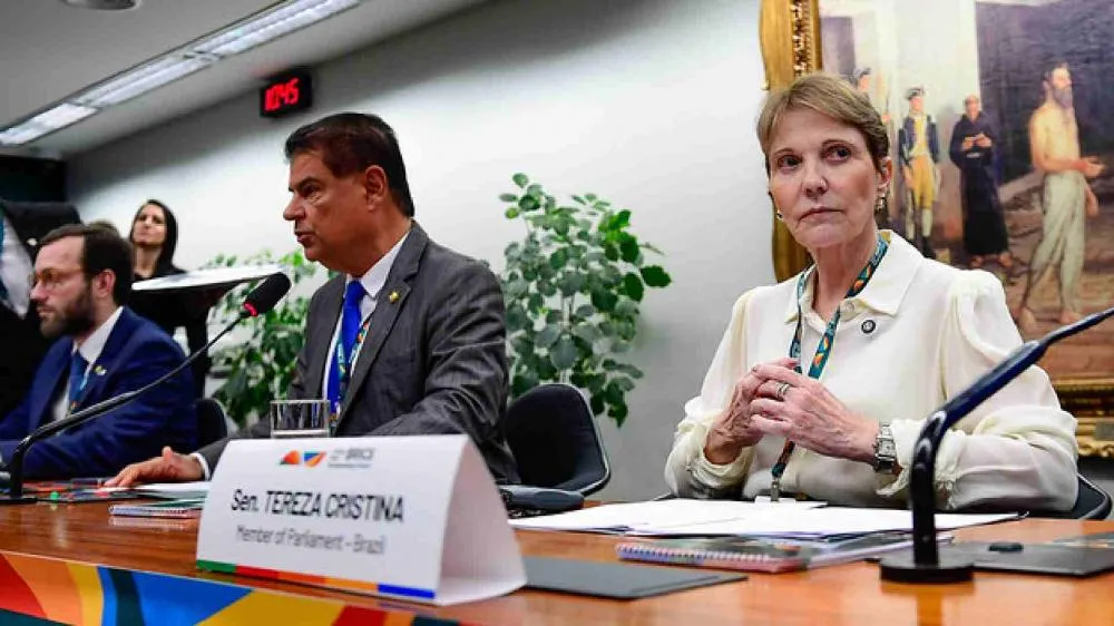 Tereza Cristina e Nelsinho Trad vão aos EUA tentar barrar tarifa de Trump contra a carne brasileira