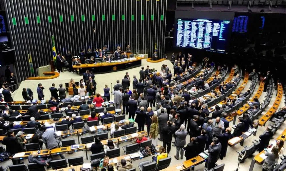 Câmara aprova pauta-bomba de R$ 30 bilhões para agronegócio usando verbas do pré-sal em plena derrota ao Legislativo