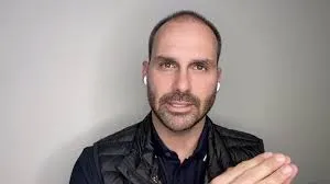  “Censura e perseguição”: Eduardo Bolsonaro acusa Moraes e pede apoio internacional