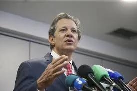 Haddad reage a tarifaço de Trump e promete plano de contingência: “Brasil não sairá da mesa”