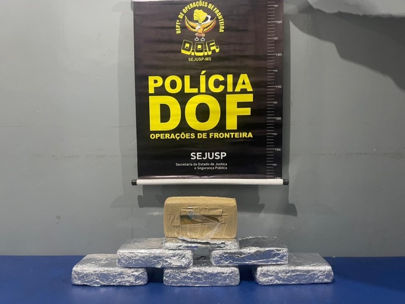 Três bolivianos são presos pelo DOF com mais de seis quilos de pasta base de cocaína