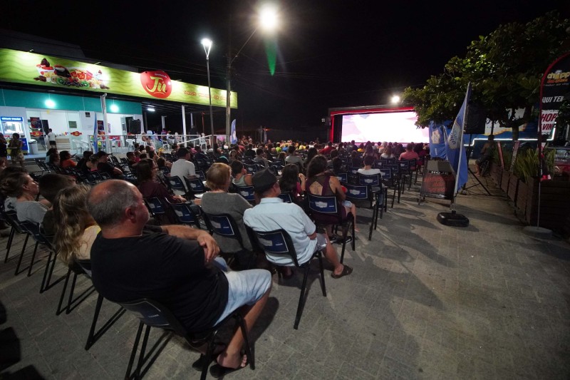 Paranaguá recebe sessões extras do Cinema na Praça na quarta; temporada encerra em Matinhos