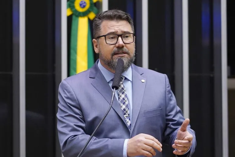 Pollon desafia STF e diz que tarifa de Trump só cai se Bolsonaro for solto