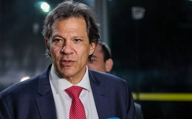 Haddad prepara ligação entre Lula e Trump e critica “subserviência” de Bolsonaro aos EUA