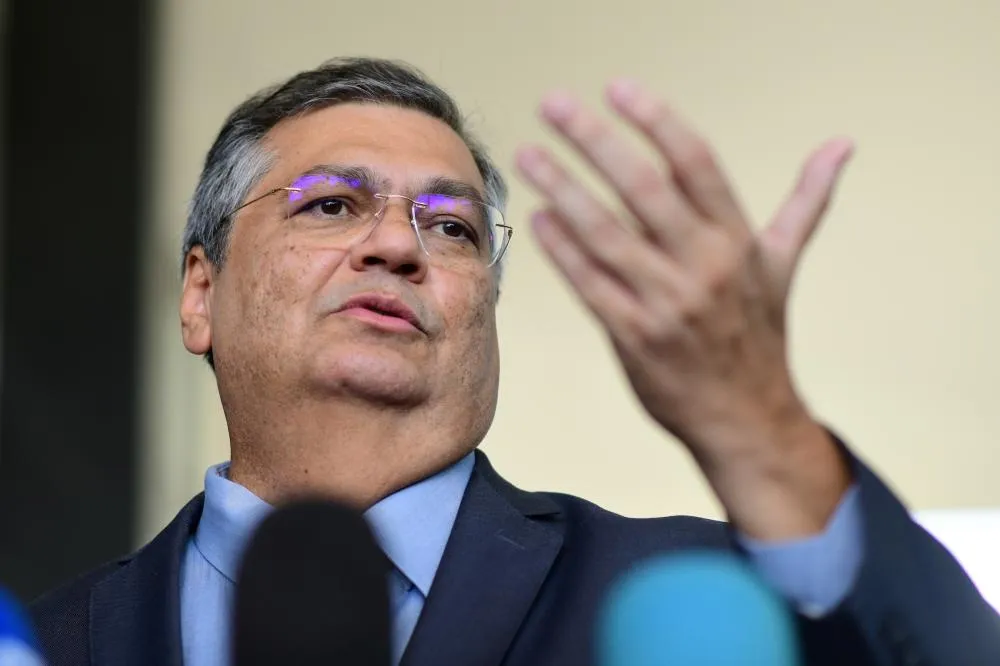 Flávio Dino ironiza revogação de vistos pelos EUA: “Não sei se o Mickey e o Pateta vão sentir falta de mim”
