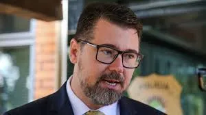 Pollon ganha força nos bastidores e lança alerta: “Vocês têm certeza que vai ter eleição?”