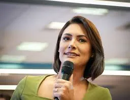 Michelle Bolsonaro transfere domicílio eleitoral para o Distrito Federal e se prepara para disputar eleições em 2026