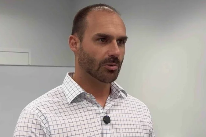Articulação de Eduardo Bolsonaro leva EUA a sancionar Alexandre de Moraes por violar direitos humanos