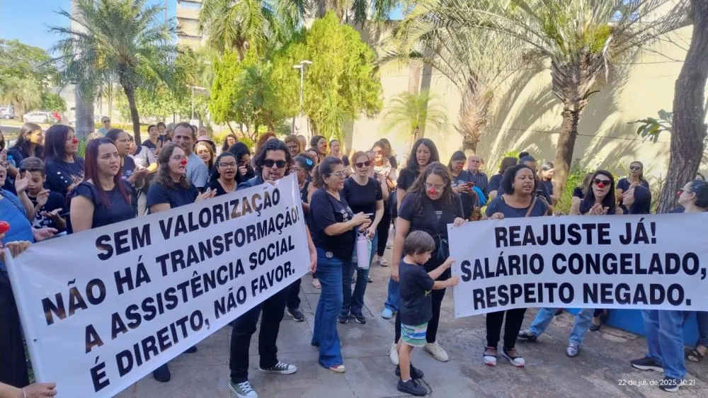 Prefeita Adriane prepara ‘guilhotina’ contra mil servidores para escapar de punições fiscais