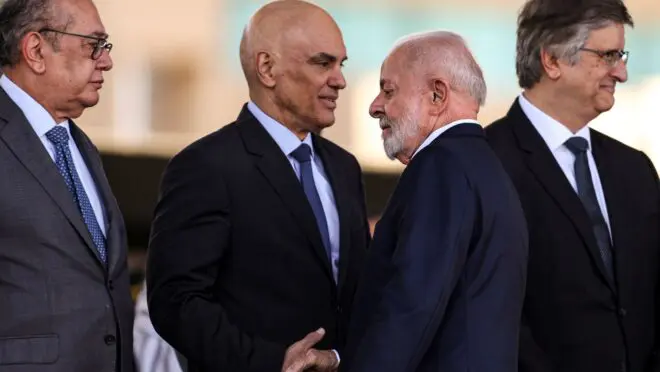 Após sanção de Trump, Lula se une ao STF e transforma jantar em ato de resistência contra bolsonarismo e EUA