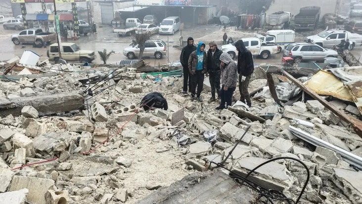 Mais de 100 abalos secundários também foram registrados