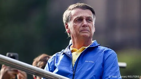 Moraes decreta prisão domiciliar de Bolsonaro e ameaça com cadeia: “Descumpriu medidas de forma reiterada”