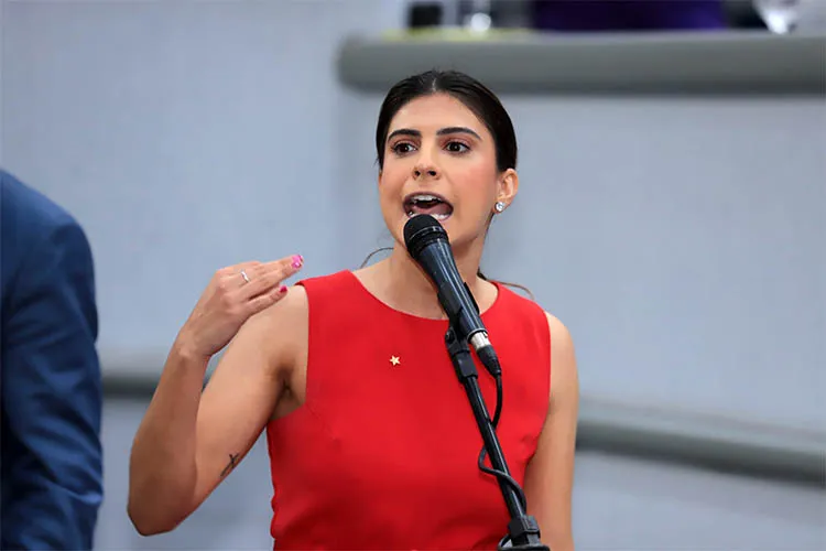 Camila Jara reage a acusação de agressão e denuncia campanha de ódio: “Jamais me acovardarei”