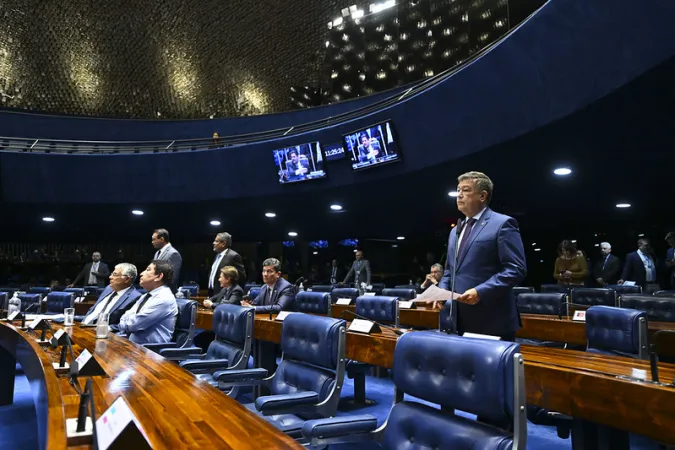 Oposição libera plenário e Senado aprova isenção do IR para quem ganha até dois salários mínimos