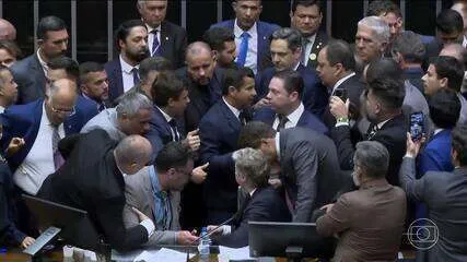PEC do fim do foro privilegiado avança no Congresso e pode mudar cenário jurídico de aliados de Bolsonaro