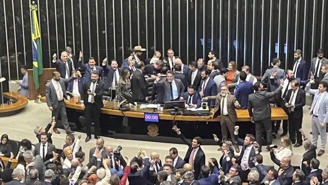 Oposição encerra obstrução de quase 48 horas, mas crise política segue intensa no Congresso
