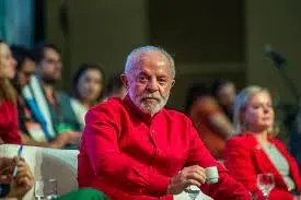 Lula veta corte salarial e foca em preservar empregos no combate ao tarifaço dos EUA