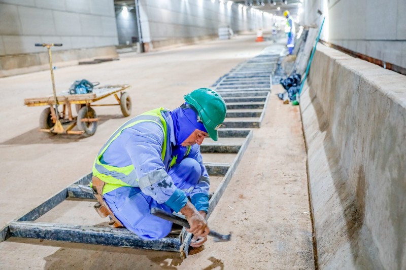 Placas de concreto protegem cabos de energia e tubulações de escoamento
