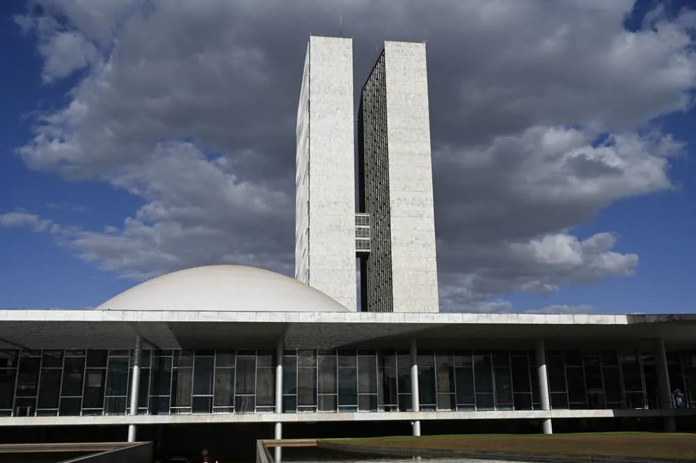 Planalto segura R$ 50 bi em emendas após derrota histórica na CPMI do INSS