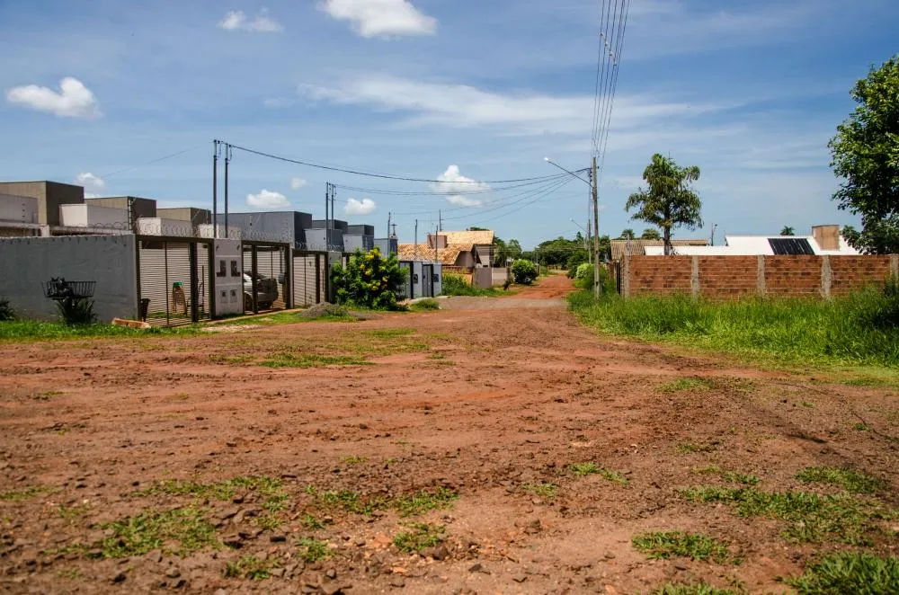 Vereador sugere isenção de IPTU para imóveis em ruas sem luz e asfalto em Campo Grande
