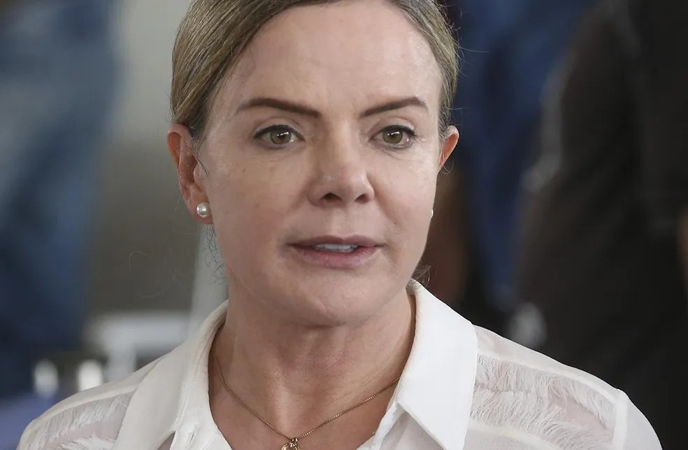 Gleisi defende “política aprovada nas urnas” no Banco Central