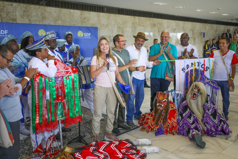 Celina Leão celebra a volta da Folia de Reis ao calendário cultural do DF