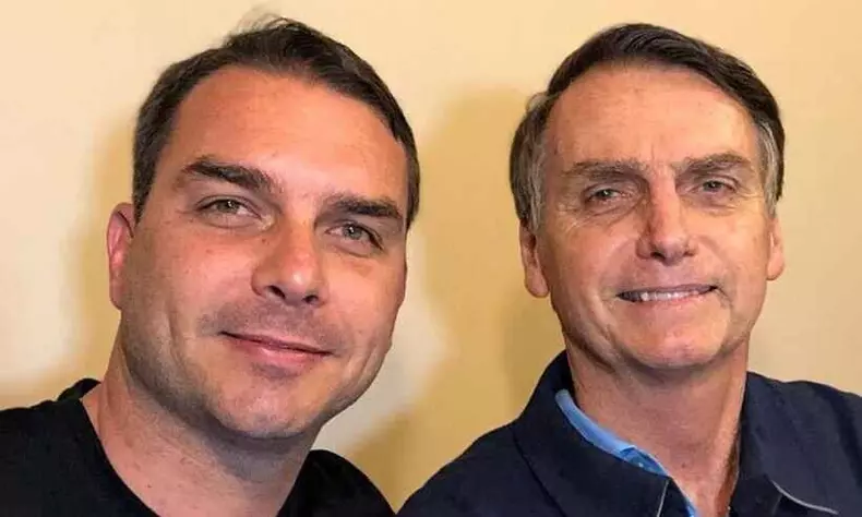 Flávio Bolsonaro afirma que ex-presidente não tem saúde para acompanhar julgamento no STF