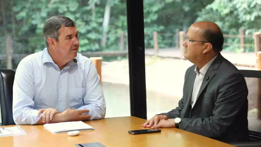 Riedel inaugura shopping no Paraguai e Barbosinha entrega obras no interior de MS