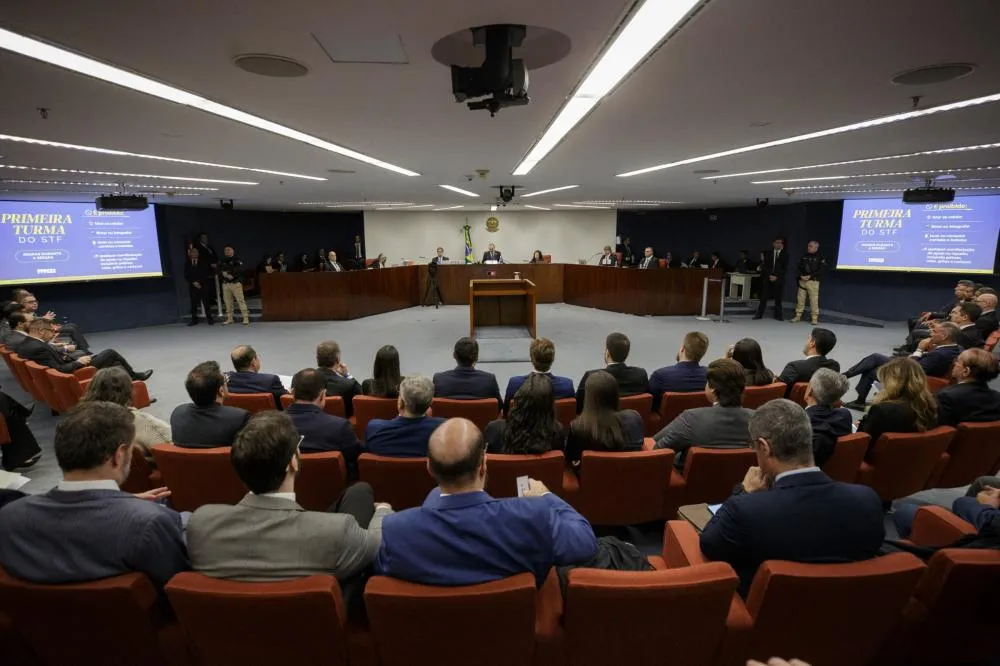 STF suspende julgamento de Bolsonaro: delação explosiva e acusações de golpe agitam Brasília