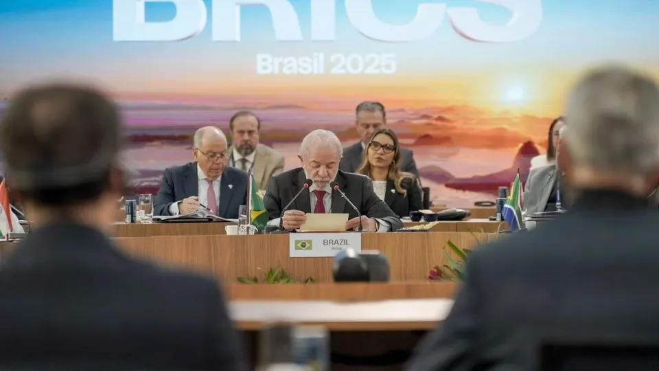 Lula acusa Trump de “chantagem” e aponta Brics como resposta ao unilateralismo global