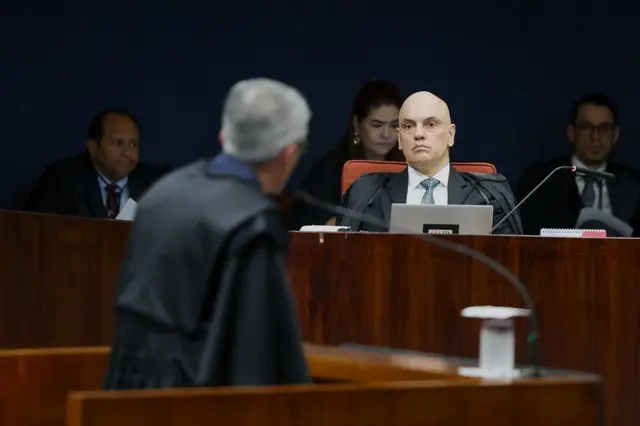 STF retoma julgamento de Bolsonaro por golpe e o coloca como líder de organização criminosa