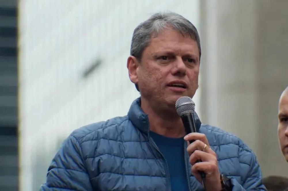 PT acusa governador Tarcísio de “incitar desobediência” ao STF em discurso pró-Bolsonaro