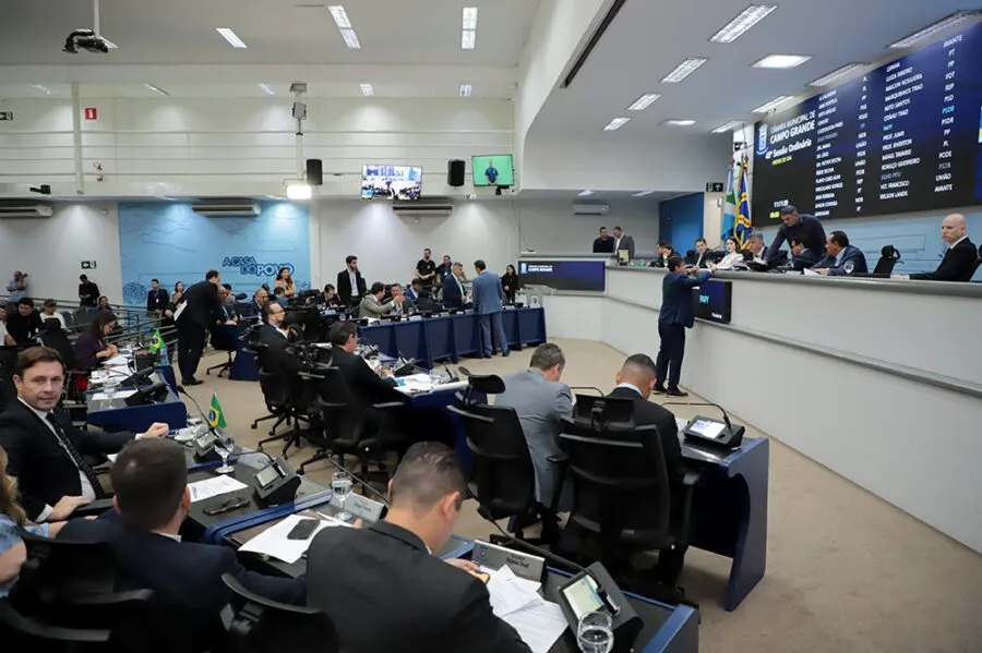 Câmara de Campo Grande enfrenta veto da prefeitura e vota projetos sobre saúde e bebedouros