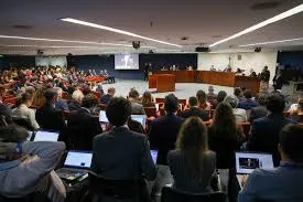 Fux absolve Bolsonaro e ataca narrativa da PGR: voto provoca choque na política e na imprensa